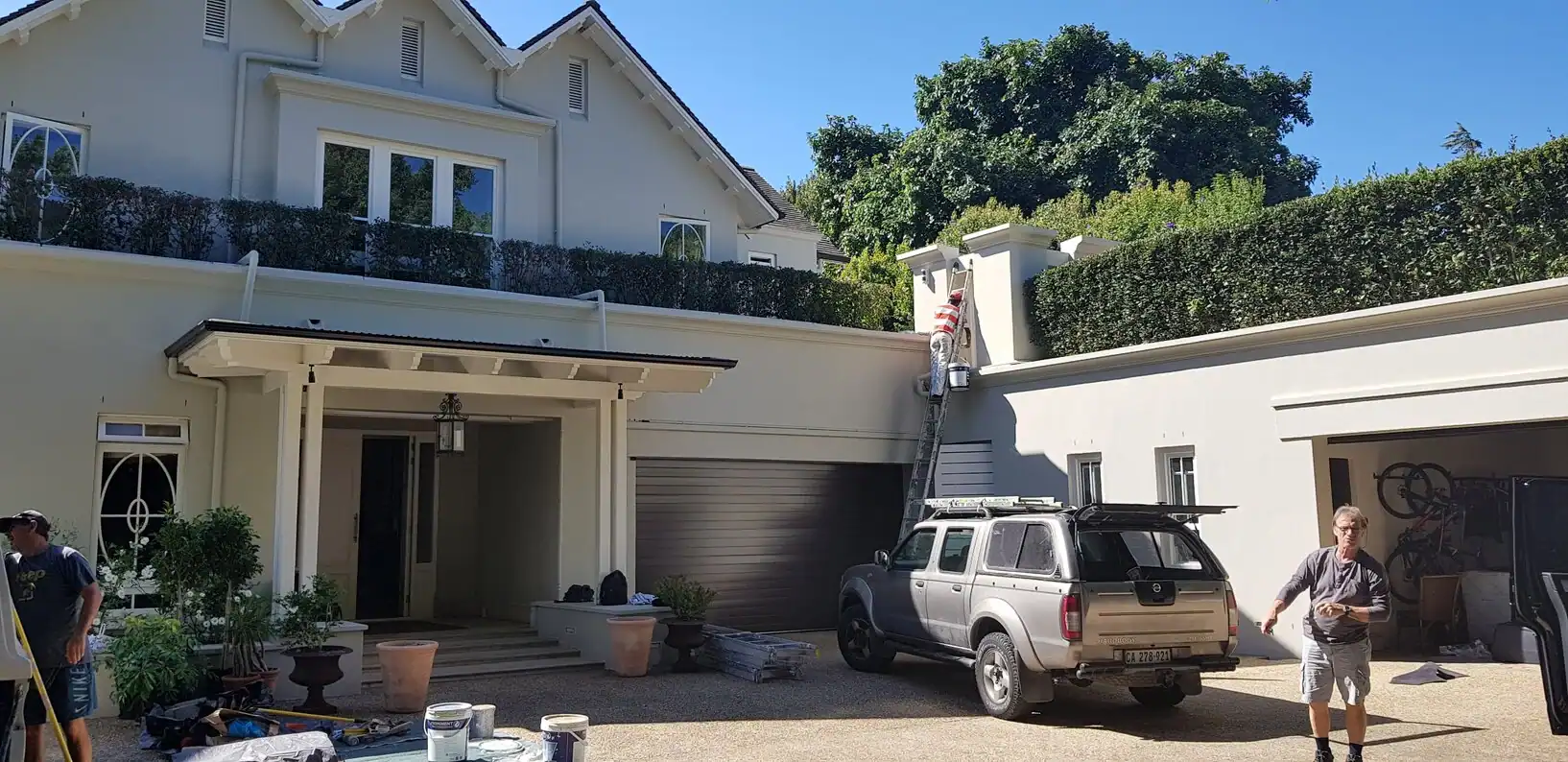 Double-storey Voëlklip home after exterior damp repairs, crack preparation and coastal repainting